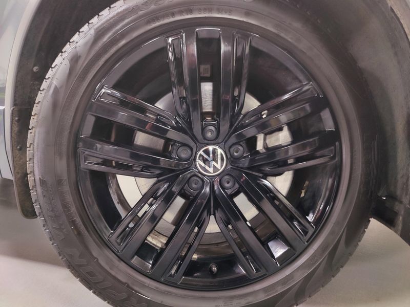Used 2022 Volkswagen Tiguan SE R-Line Black AWD w/SUnroofImage 10