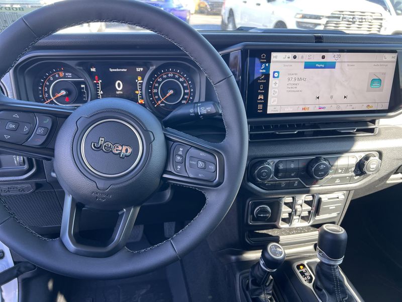 New 2026 Jeep Gladiator Sport S 4x4Image 18