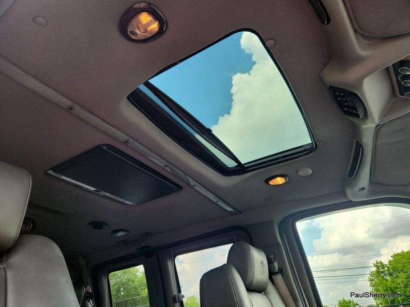 2011 Chevrolet Express 1500 Image 3