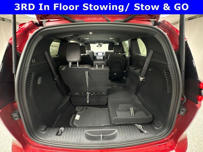 2025 Chrysler Pacifica Select AwdImage 20