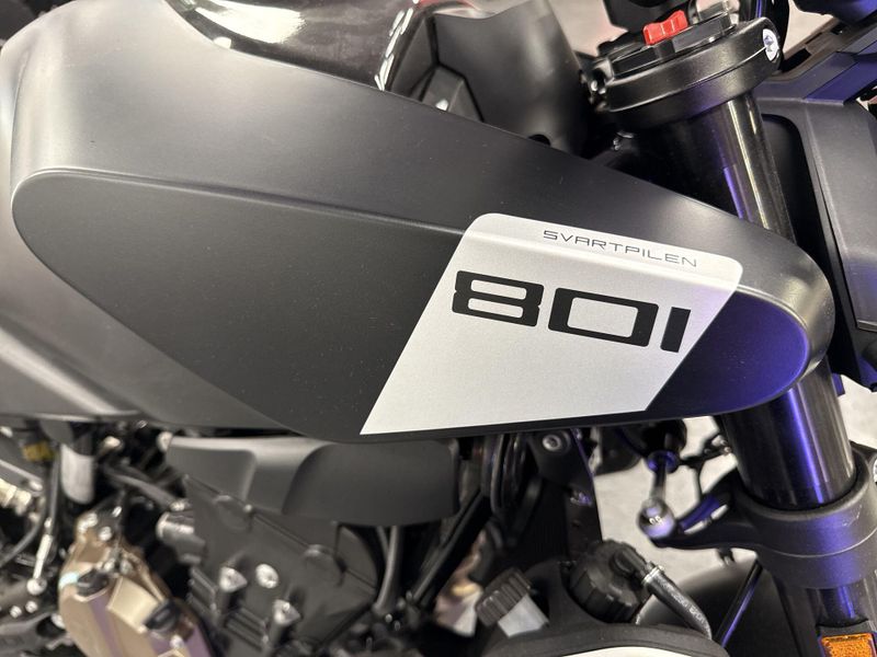 New 2025 Husqvarna SVARTPILEN 801 Image 15