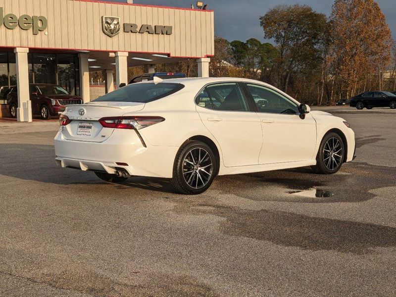 2021 Toyota Camry Image 3