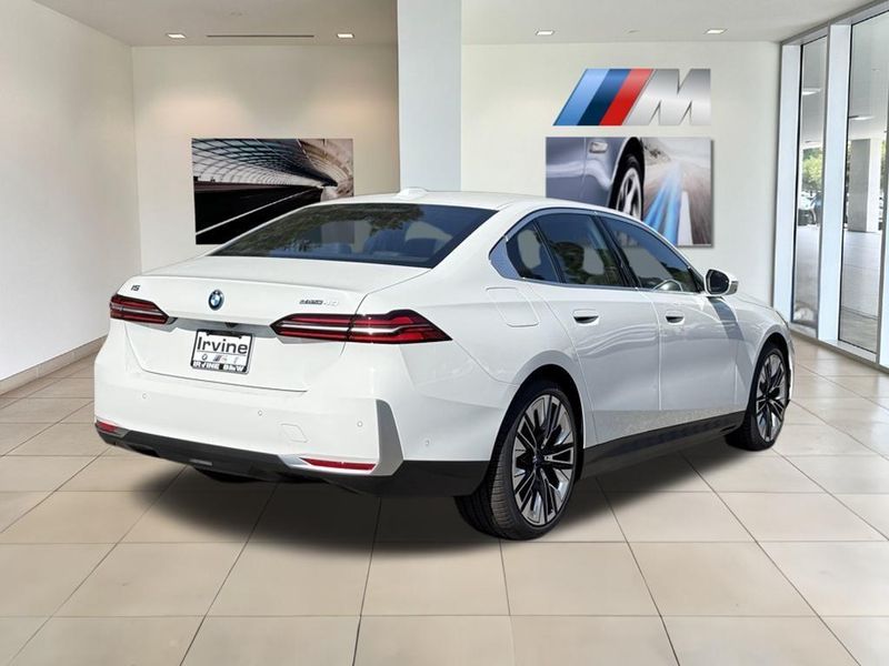 2025 BMW i5 eDrive40Image 6