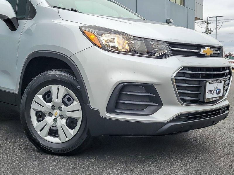 2017 Chevrolet Trax LS photo 2