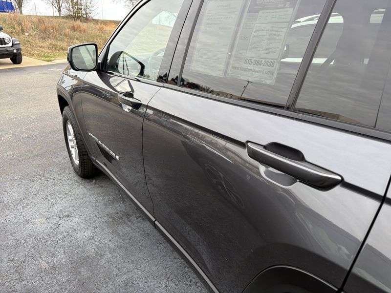 Used 2022 Jeep Grand Cherokee LaredoImage 12