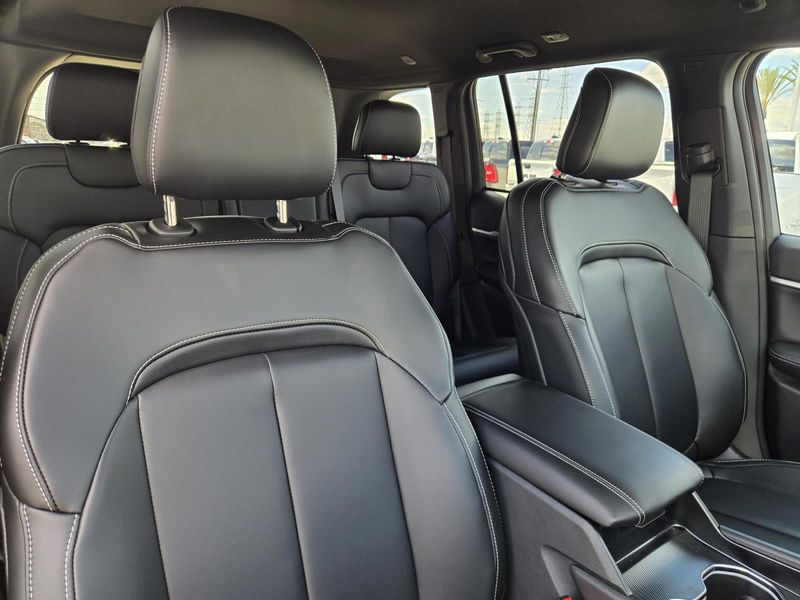 New 2026 Jeep Grand Cherokee Limited 4x2