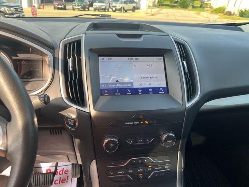 2020 Ford Edge SEL photo 18