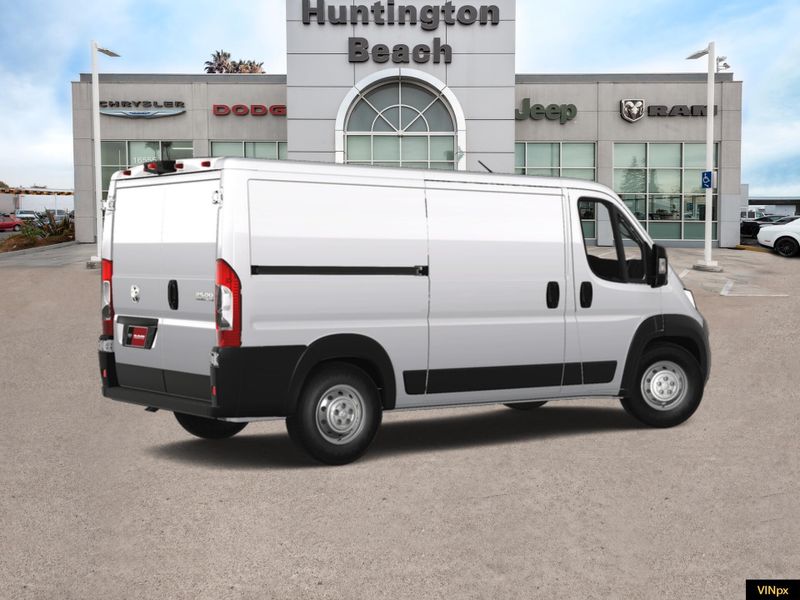 2024 RAM ProMaster 2500 Low Roof 136 WBImage 8