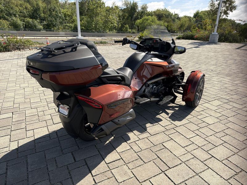 New 2026 Can-Am SPYDER F3 LIMITED SPECIAL SERIES (SE6) Image 17