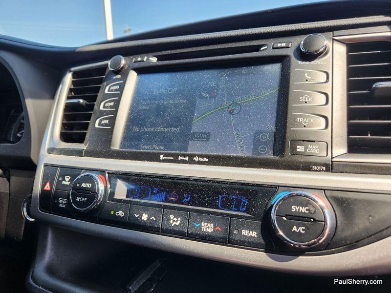 2017 Toyota Highlander SE photo 33