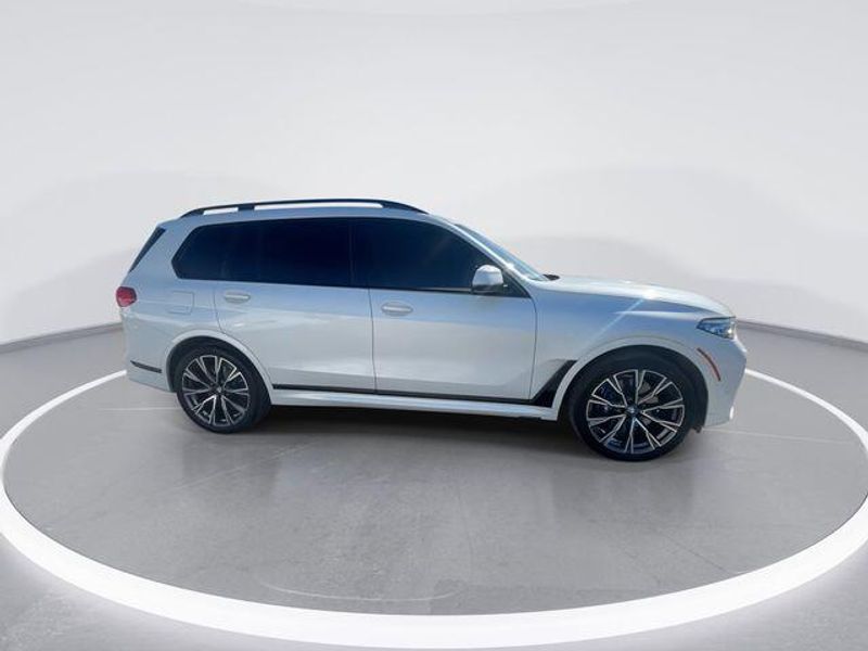 Used 2022 BMW X7 M50iImage 9