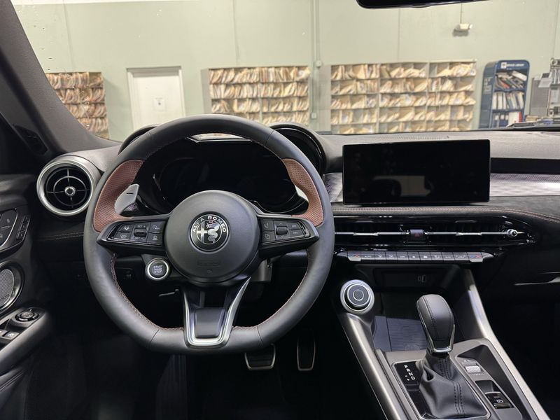 New 2025 Alfa Romeo Tonale Intensa Hybrid EawdImage 12
