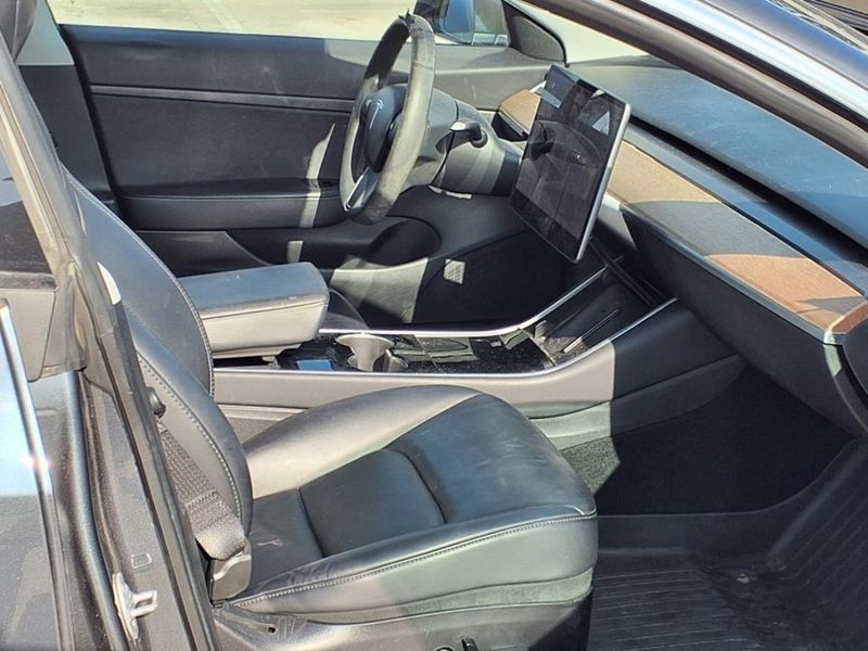 2020 Tesla Model 3 Standard Range PlusImage 11
