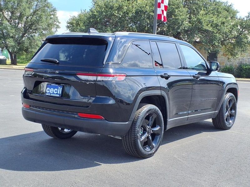 2025 Jeep Grand Cherokee Limited photo 4