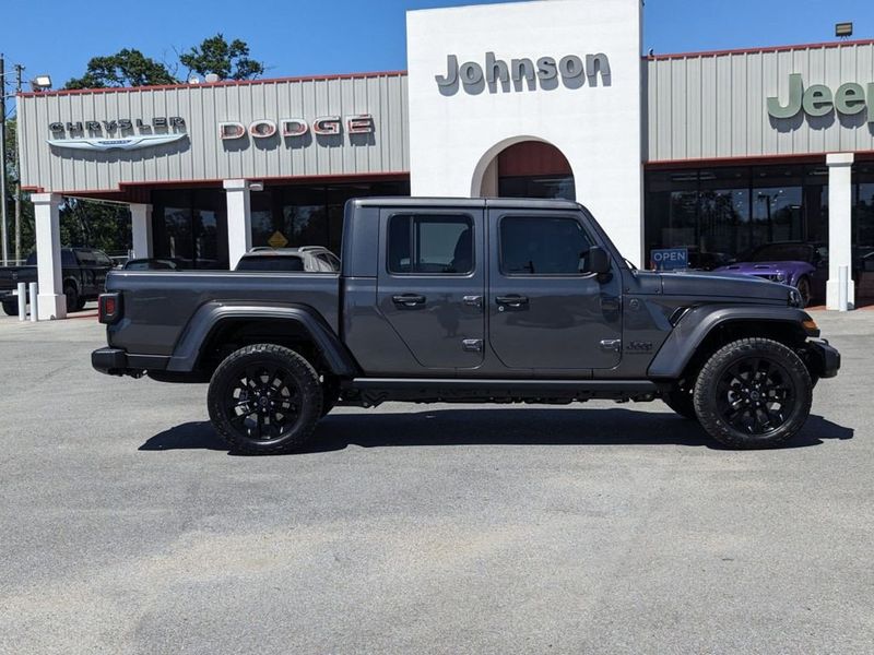 2024 Jeep Gladiator Nighthawk 4x4Image 2