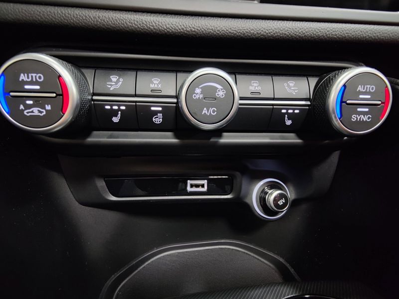 New 2025 Alfa Romeo Giulia AwdImage 19