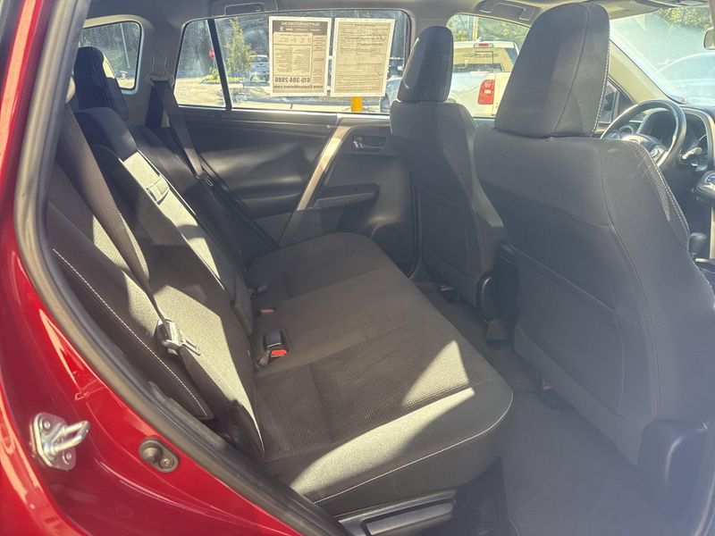 Used 2018 Toyota RAV4 Hybrid XLEImage 15