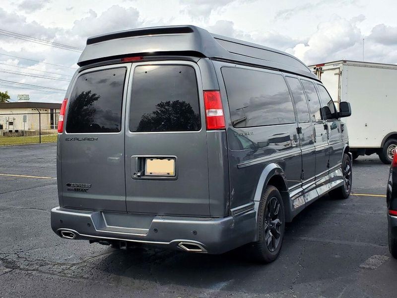 2023 Chevrolet Express Cargo Image 4