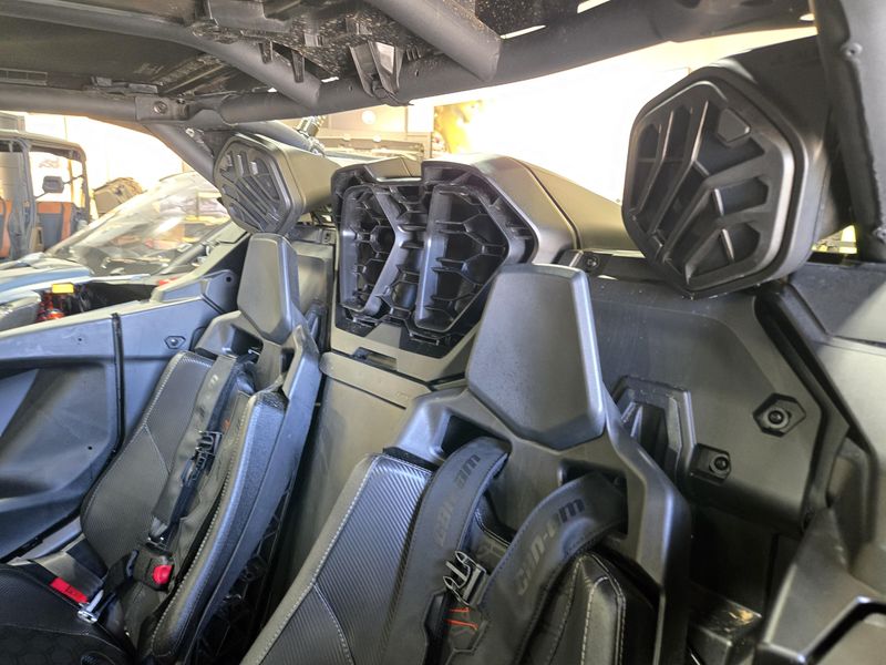 NEW 2026 CAN-AM MAVERICK R X RC WITH SMARTSHOX 999T DCT Image 31