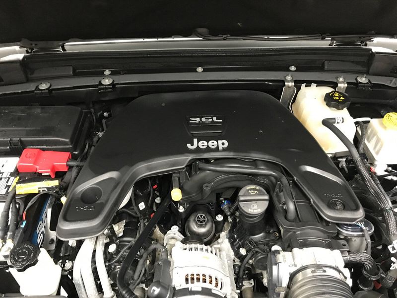 2021 Jeep Gladiator Willys photo 26