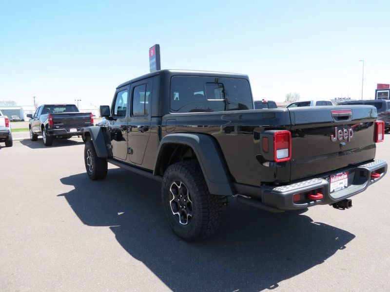 2023 Jeep Gladiator Rubicon 4x4 4dr Crew Cab 5.0 ft. SBImage 4