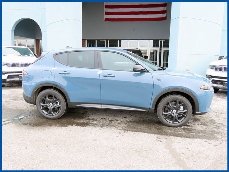 2024 Dodge Hornet R/T in a Blue Steele exterior color and Blackinterior. Papas Jeep Ram In New Britain, CT 860-356-0523 papasjeepram.com 