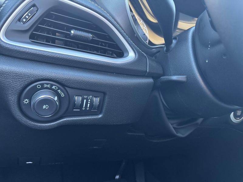 New 2026 Chrysler Pacifica SelectImage 28