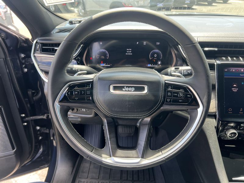 Used 2023 Jeep Grand Cherokee L OverlandImage 10
