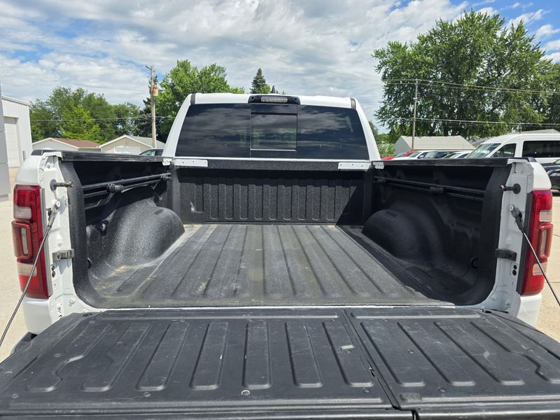Used 2022 RAM 1500 LimitedImage 9