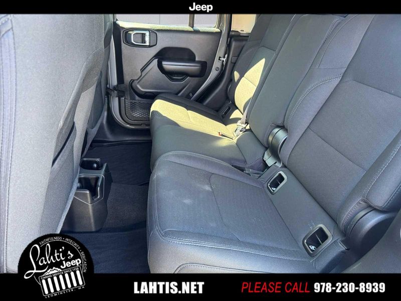 2021 Jeep Gladiator Sport S photo 14