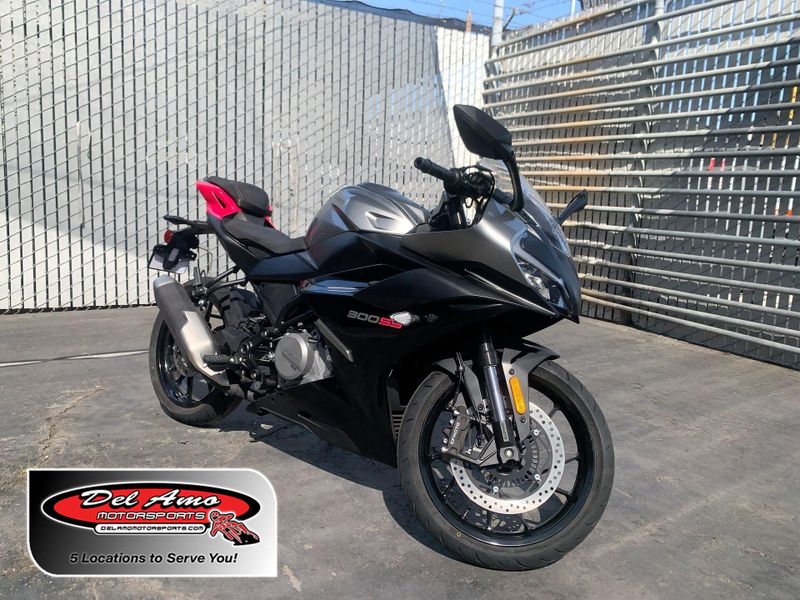 New 2025 CFMOTO 300SS Image 1