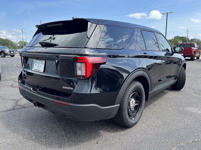 2025 Ford Explorer photo 4