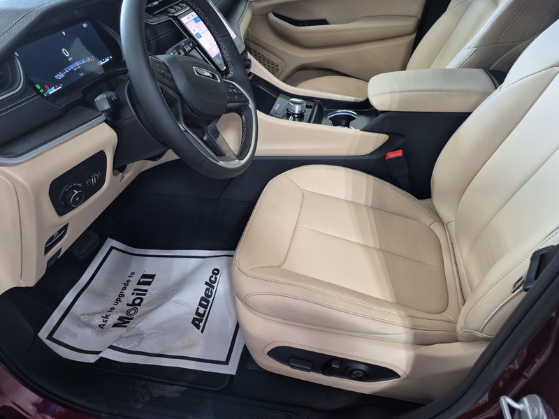 New 2025 Jeep Grand Cherokee L Limited 4x4Image 28