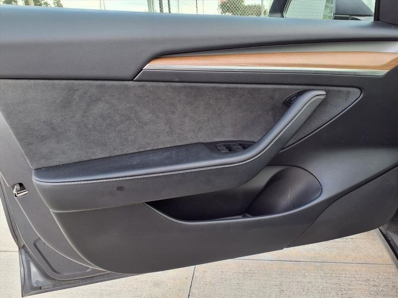 Used 2023 Tesla Model 3 BaseImage 18