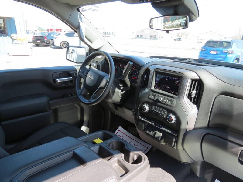 2022 Chevrolet Silverado 1500 Custom 4x4 4dr Crew Cab 5.8 ft. SBImage 16
