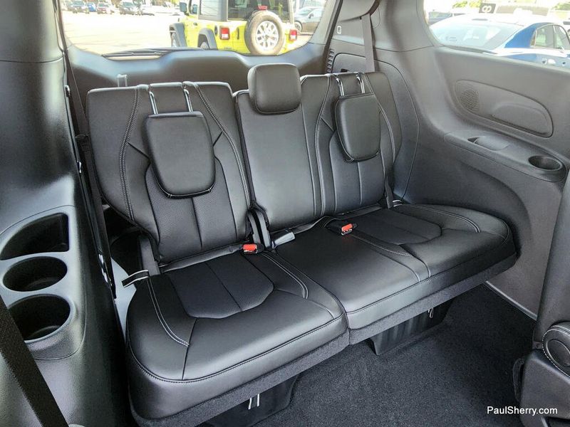 New 2027 Chrysler Pacifica Select