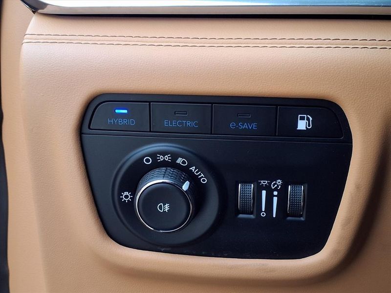 Used 2023 Jeep Grand Cherokee Summit Reserve 4xeImage 18