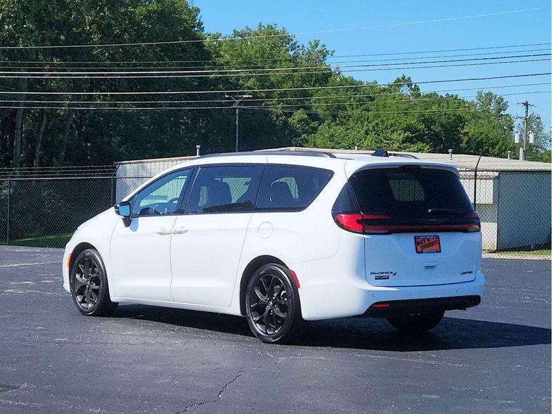 Used 2025 Chrysler Pacifica Limited S