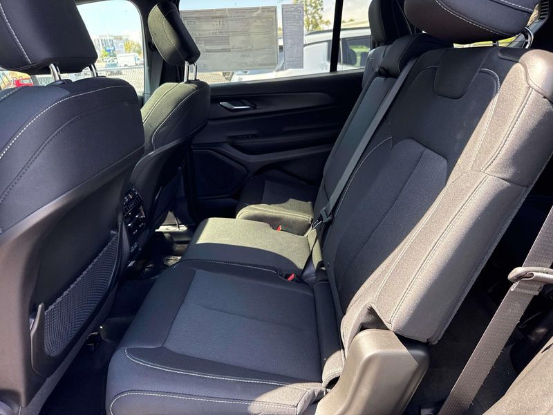 New 2026 Jeep Grand Cherokee L Laredo X 4x2