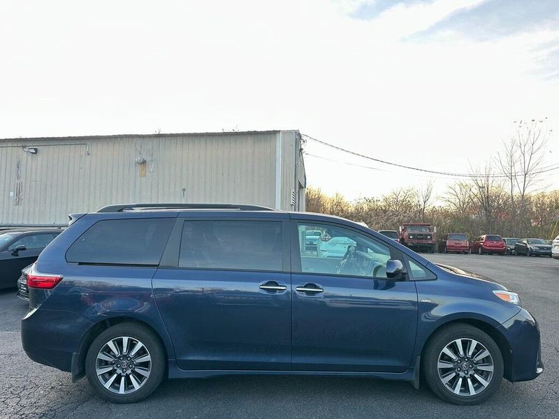 2019 Toyota Sienna XLE PremiumImage 13