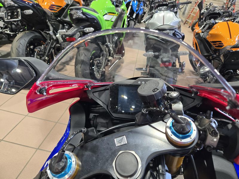 NEW 2025 HONDA CBR1000RR R FIREBLADE SP Image 13