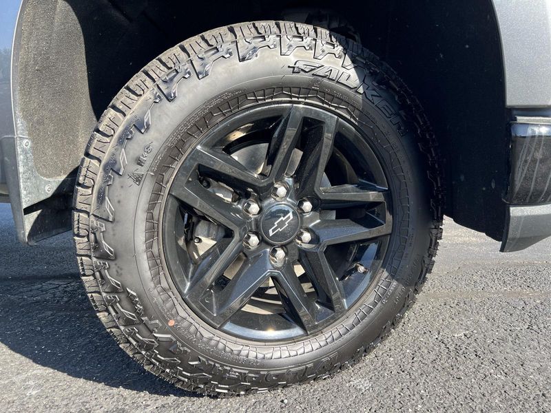 2021 Chevrolet Silverado 1500 LT Trail Boss photo 2