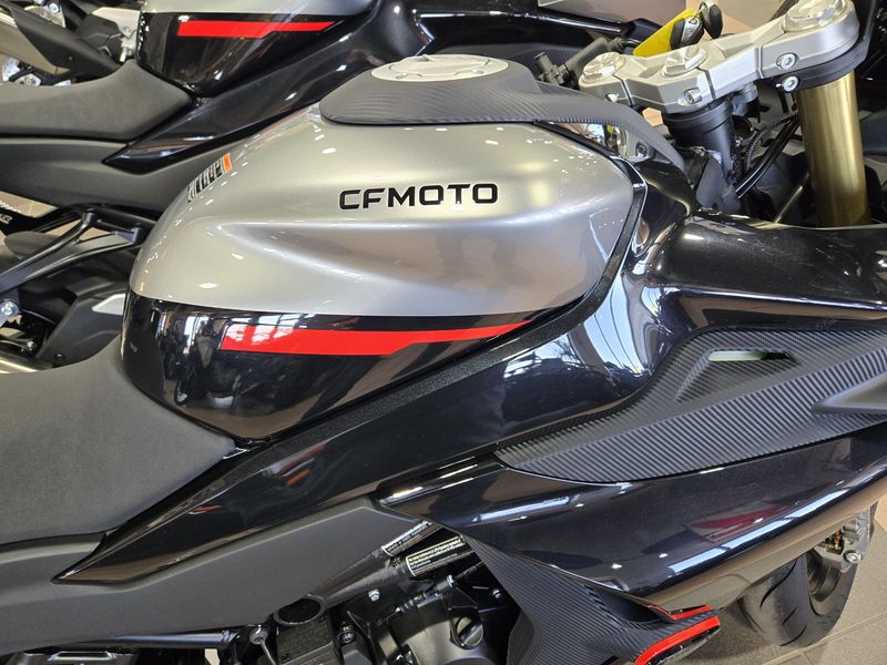 2025 CFMOTO 450SS ZIRCON BLACKImage 9