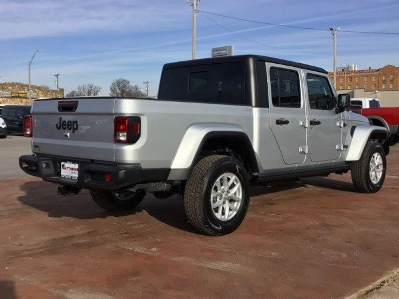 2023 Jeep Gladiator SportImage 5