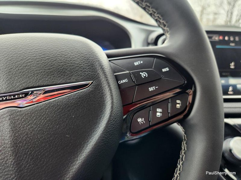 Used 2024 Chrysler Pacifica Touring