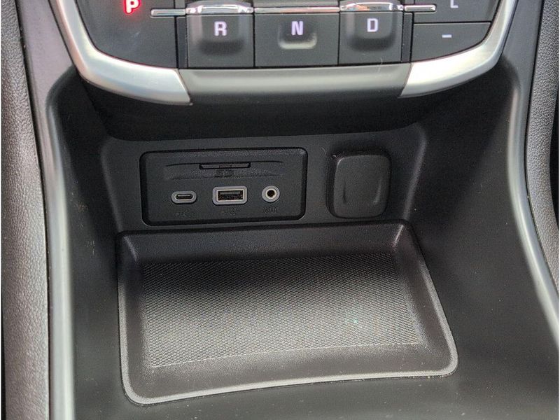 Used 2024 GMC Terrain SLEImage 18
