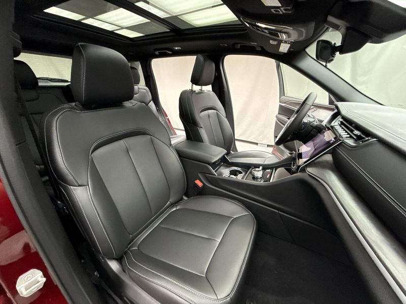 New 2025 Jeep Grand Cherokee Limited 4x4Image 21