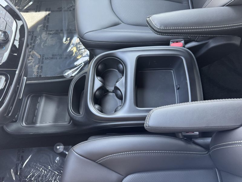 New 2025 Chrysler Pacifica SelectImage 26