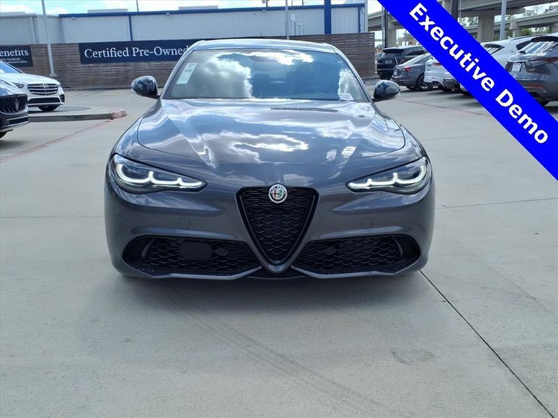 New 2025 Alfa Romeo Giulia AwdImage 4