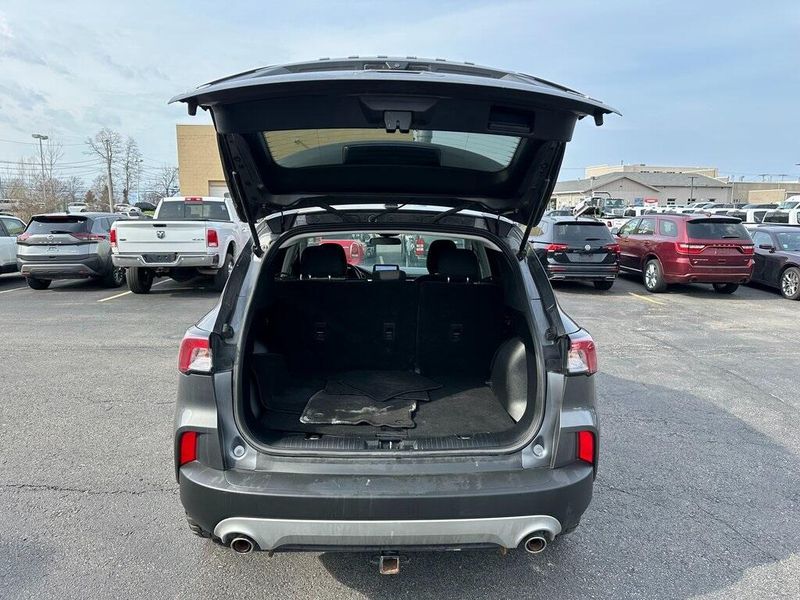 2021 Ford Escape SEImage 16